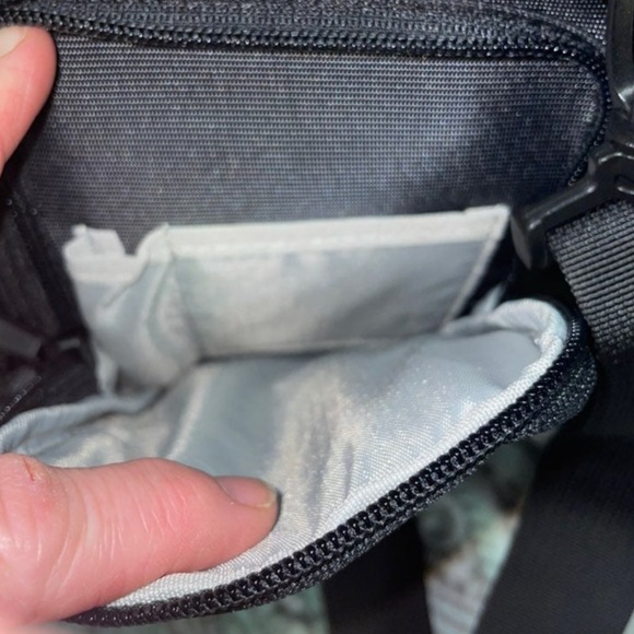 Tomtoc Protective Computer Shoulder Bag - Picture 7 of 10